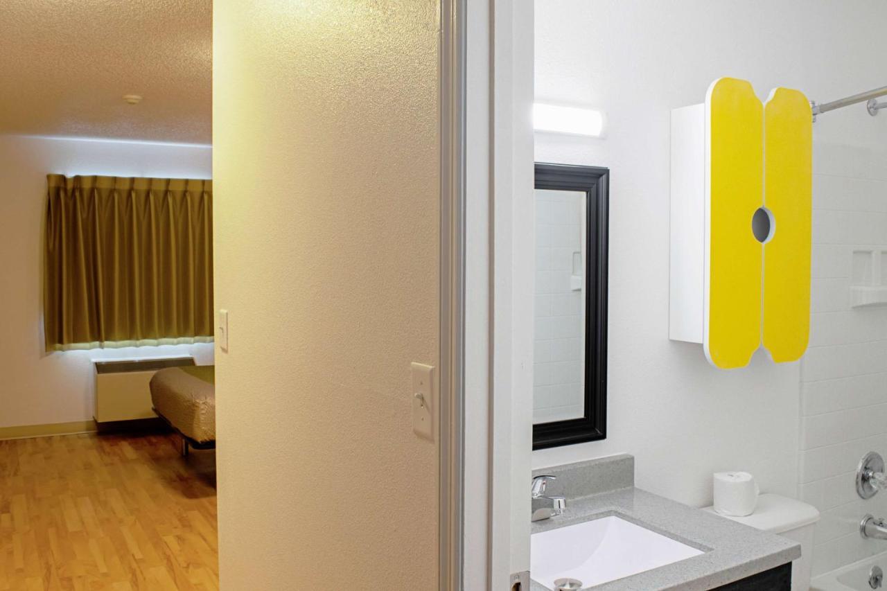 Welcome Suites Springdale Bagian luar foto